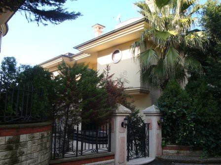 SHORT- TERM RENTAL VILLA ISTANBUL NO 61 bir yılı aşkın bir süre önce güncellendi Location at Asia side kandilli Istanbul.Luxury Fully furnished,650 m2,5 bedroom,2 livingroom,6 bathroom.    vacation of object:  40 Minutes to Istanbul Ataturk Airport 15 Min