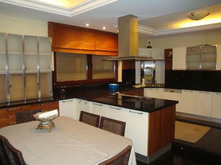 SHORT- TERM RENTAL VILLA ISTANBUL NO 61 bir yılı aşkın bir süre önce güncellendi Location at Asia side kandilli Istanbul.Luxury Fully furnished,650 m2,5 bedroom,2 livingroom,6 bathroom.    vacation of object:  40 Minutes to Istanbul Ataturk Airport 15 Min